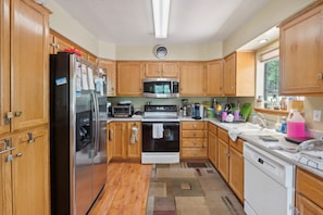 Ferienhütte, 3 Schlafzimmer | Eigene Küche | Kühlschrank, Ofen, Wasserkocher mit Kaffee-/Teezubehör