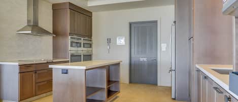 Condo, 2 Bedrooms | Private kitchen
