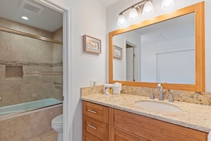 Appart'hôtel, 2 chambres | Salle de bain