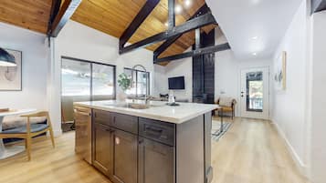 Condo, 2 Bedrooms | Interior
