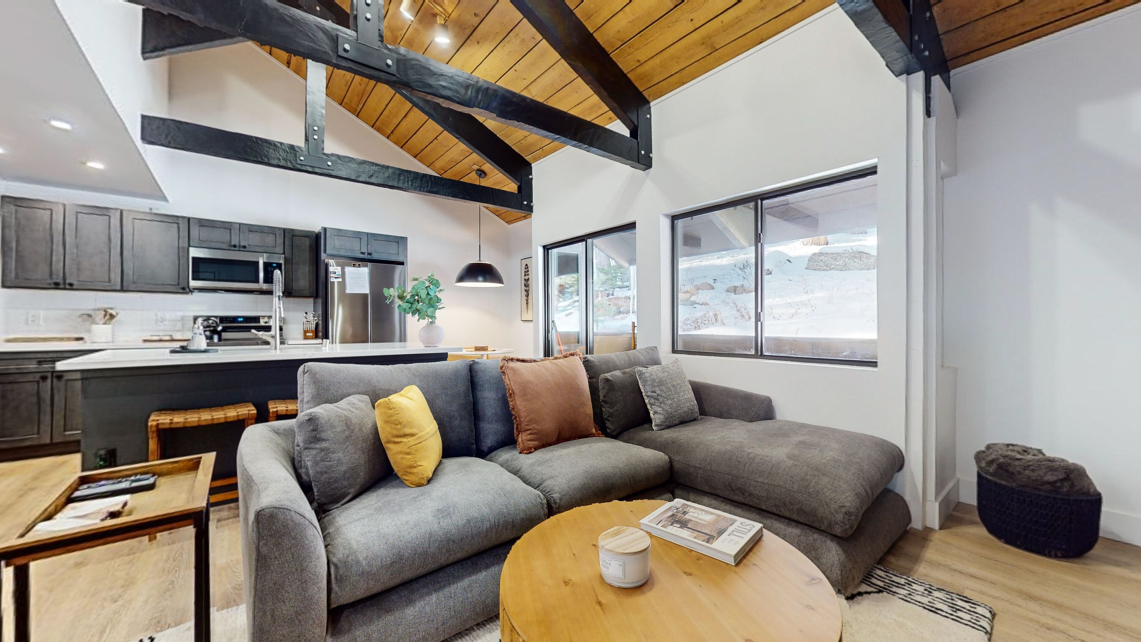 Condo, 2 Bedrooms | Living area