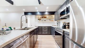 Condo, 2 Bedrooms | Private kitchen | Fridge, oven, coffee/tea maker, toaster