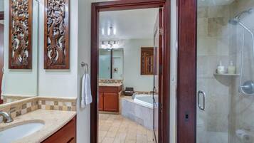 Condo, 2 Bedrooms | Bathroom | Towels