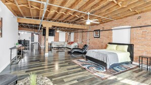 Apartment, 1 Bedroom - Stylish Chic Retreat At Lafayette Lofts 1 Bedroom Apts by RedAwning (Detroit)