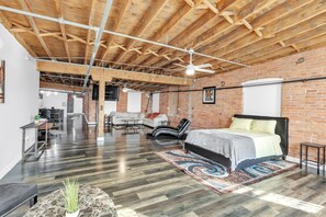 1 bedroom, desk, laptop workspace, free WiFi