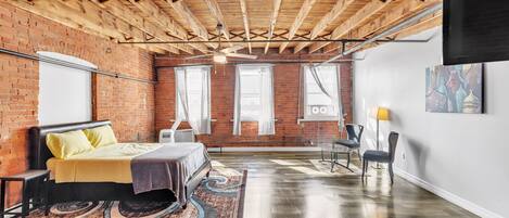 Apart Daire, 1 Yatak Odası | 1 yatak odası, masa, dizüstü bilgisayar çalışma alanı