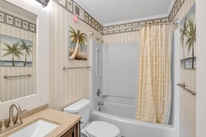 Condo, 2 Bedrooms | Bathroom | Towels, shampoo