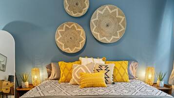 2 bedrooms, desk, iron/ironing board, WiFi