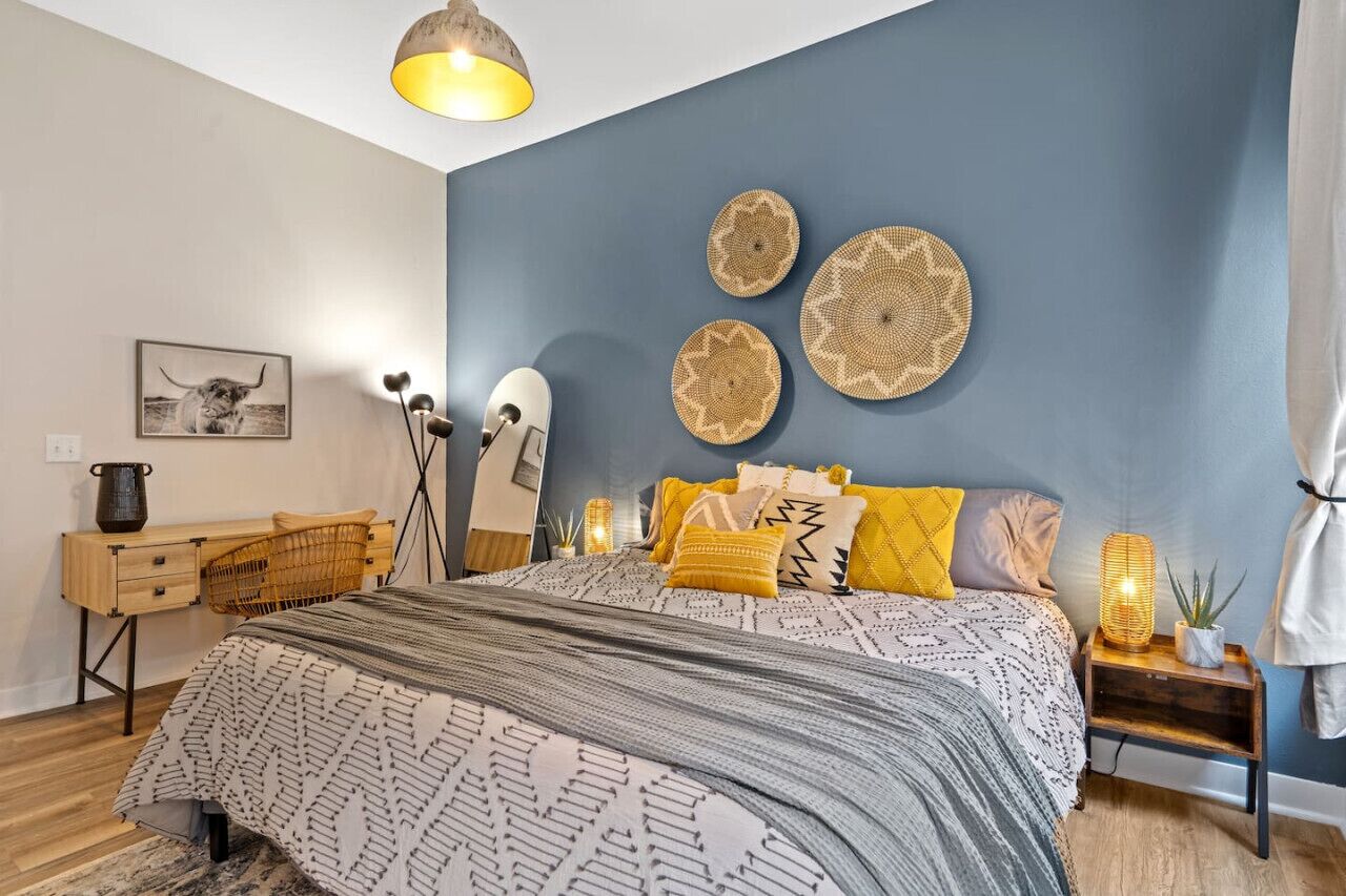 2 bedrooms, desk, iron/ironing board, WiFi