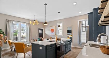 Historic Walker’s Point Home, Garage & Yard