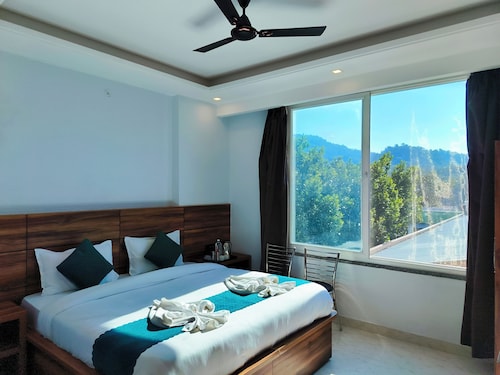 HOTEL VAIDIK GANGA 