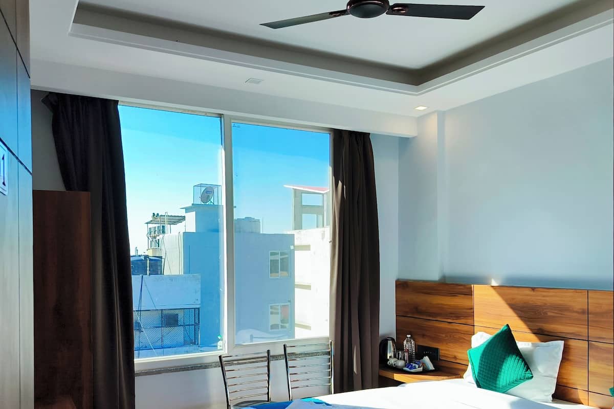 Superior Double Room, Mountain View | 1 bedroom, desk, laptop workspace, free WiFi