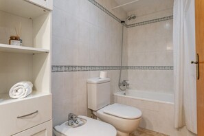 Shower, hair dryer, towels - Apt. Gregal (L'Escala)