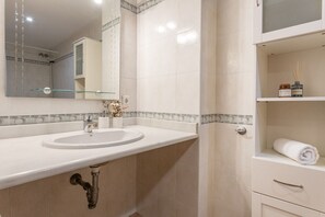 Doccia, asciugacapelli, asciugamani