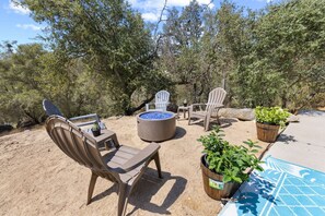Terrace/patio - 10 Min Drive to the Sequoias! (Three Rivers)