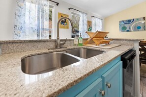 Fridge, microwave, stovetop, dishwasher - 10 Min Drive to the Sequoias! (Three Rivers)