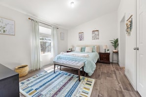 2 habitaciones, tabla de planchar con plancha, cuna de viaje y wifi