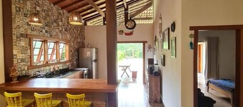 Casa de Campo com Beira rio em Sana