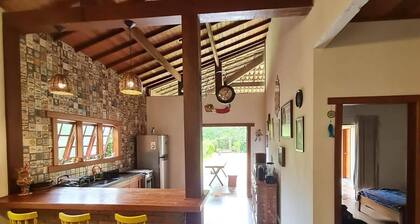 Casa de Campo com Beira rio em Sana