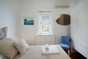 3 bedrooms, in-room safe, iron/ironing board, WiFi