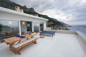 Outdoor dining - DALU HOUSE. BRIGHT HOUSE WITH TERRACE AND BREATHTAKING VIEWS OF ALL POSITANO (Positano)