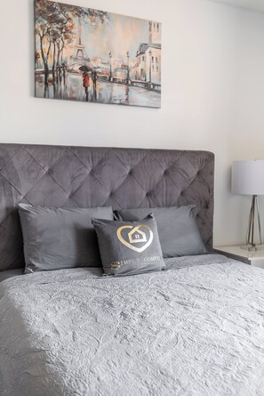 5 bedrooms, desk, iron/ironing board, travel cot