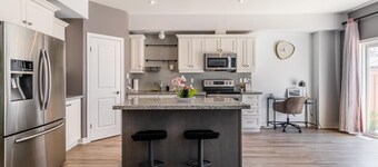 GLOBALSTAY. 20 Ppl 5BR Townhome on the Lake. HotTub, Gym, BBQ