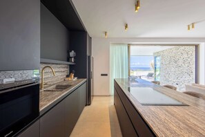 Fridge, microwave, oven, coffee/tea maker - "Azzurro" | Luxury Living | The Cape at Blue Bay (Rif Sint Marie)