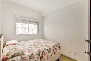 1 bedroom, desk, iron/ironing board, WiFi - Very pleasant and practical equipped good location (São Paulo - SP)