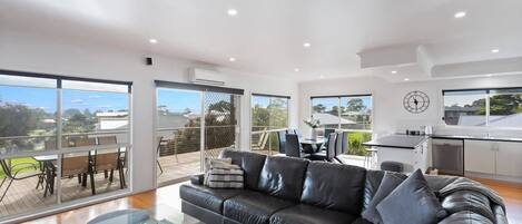 Téléviseur, bureau