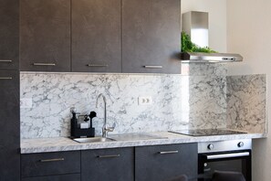 Lägenhet (Two Bedroom Apartment with Balcony an) | Eget kök | Kylskåp