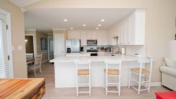 Fridge, microwave, dishwasher, coffee/tea maker