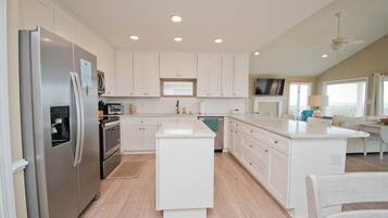 Fridge, microwave, dishwasher, coffee/tea maker