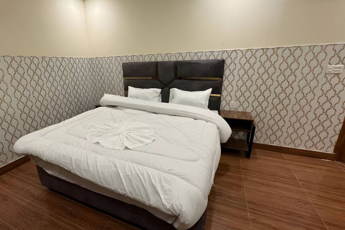 Deluxe Double Room | Free WiFi