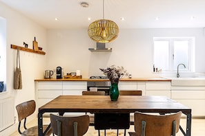 Exterior - Tranquil 2 Bedroom Apartment in East London (London)
