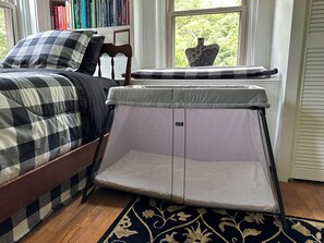 3 bedrooms, desk, iron/ironing board, travel cot