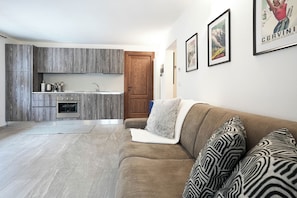Smart TV - Cherry Tree House. Cozy and modern, nestled in the tranquility of the Alps (Morgex)