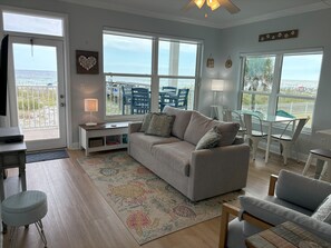 Living area - Welcome to paradise! Blue Dolphin 201 (Fort Walton Beach)