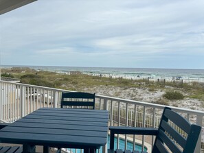 Outdoor dining - Welcome to paradise! Blue Dolphin 201 (Fort Walton Beach)
