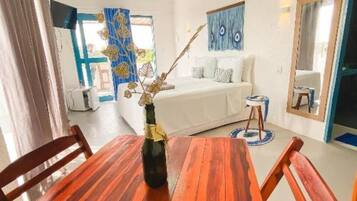 ميني بار وواي فاي مجانًا