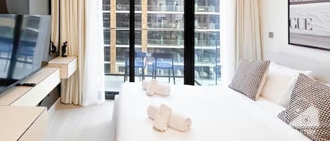 Iron/ironing board, internet, bed sheets