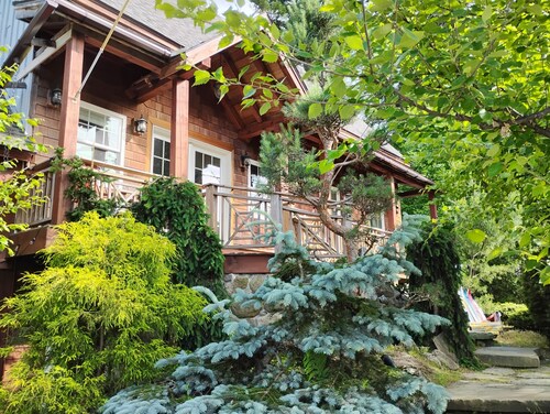 Mountain, Lake & Babbling Brook Retreat