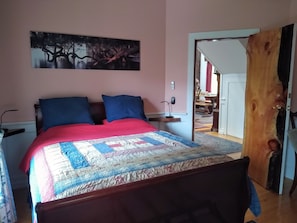 3 bedrooms, desk, free WiFi, bed sheets