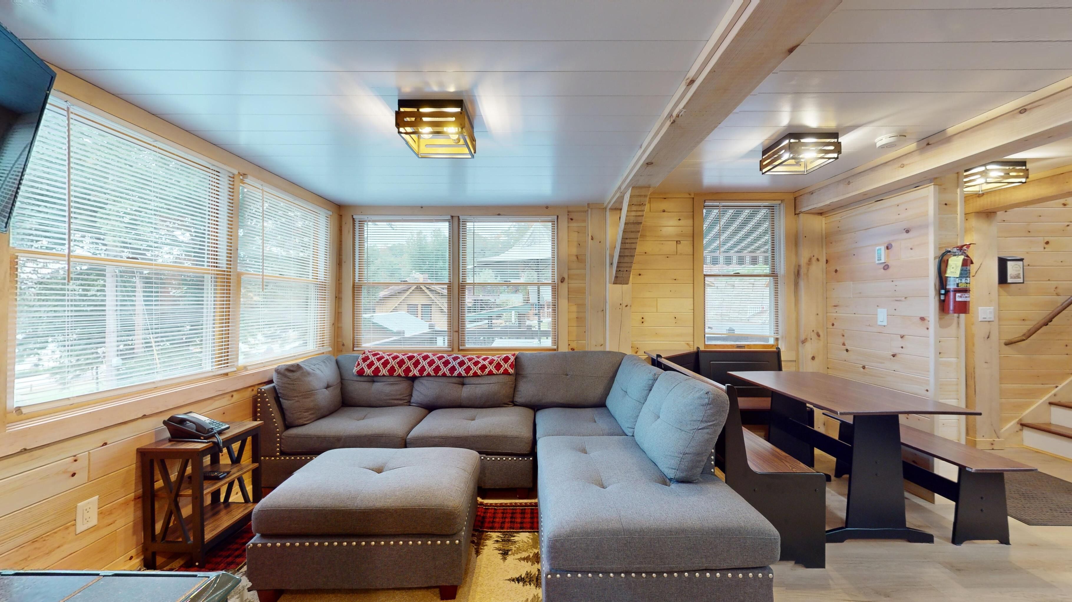 Cottage | Khu phòng khách | Smart TV, đầu đĩa DVD, dịch vụ stream, máy in 