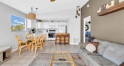 Steps from Beach and Local Hotspots! Stay at Sunny Side Down!