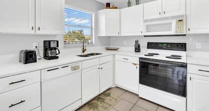 Steps from Beach & Trolley to Local Hotspots! Stay at Sunny Side Down!