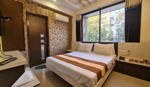 Deluxe Double Room | Premium bedding, desk, laptop workspace, free WiFi - Hotel Nandani (Ahmedabad)