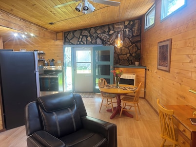 Charming 1-bedroom house with heat and WiFi in delightful Creede
