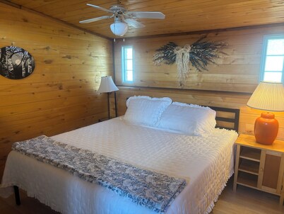 Charming 1-bedroom house with heat and WiFi in delightful Creede