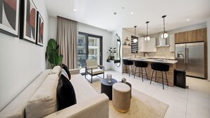 A modern apartment with a living room, kitchen, and dining area. - Bocobay Wariruri Condos (Noord)
